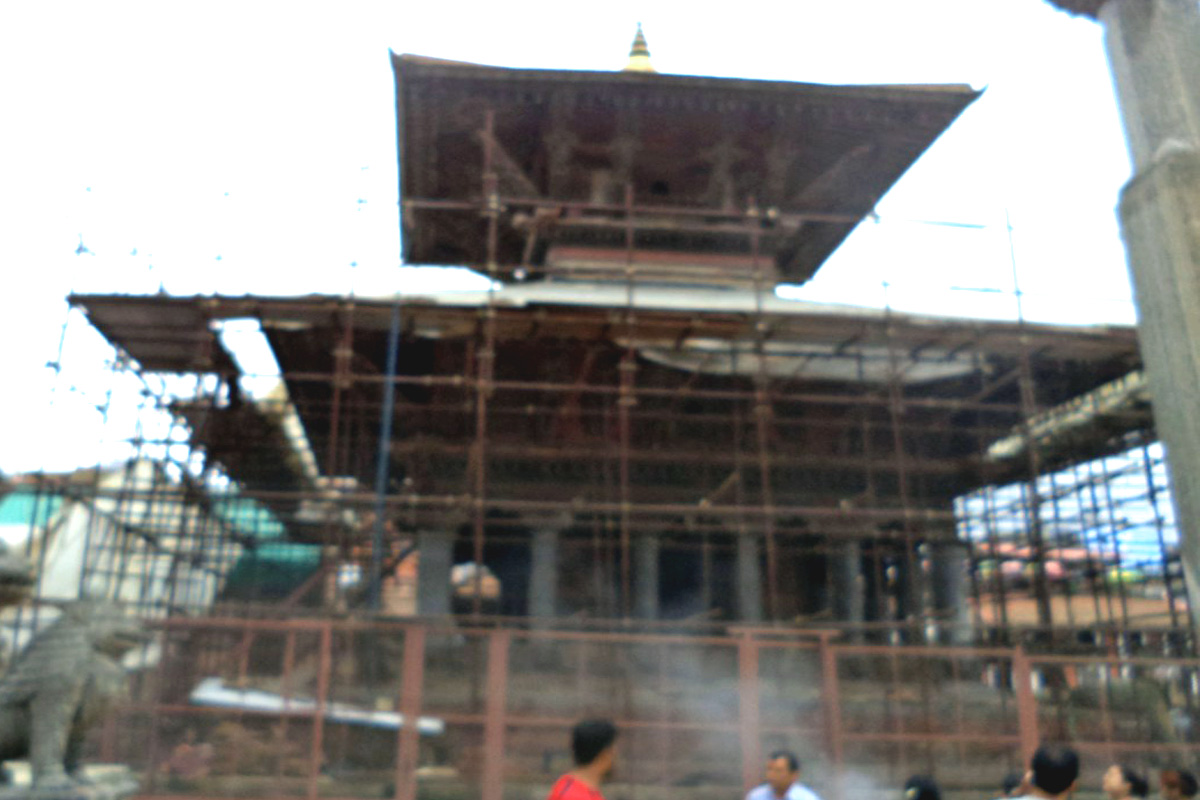 नब्बे सालको भुकम्पबाट क्षतिग्रस्त भएको विश्वेश्वर महादेव मन्दिर पुनर्निर्माण